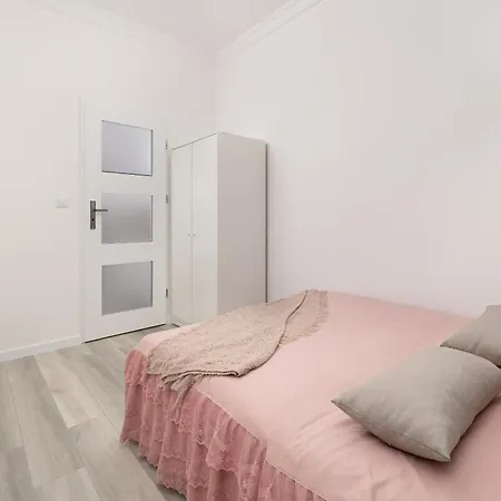 Elegant In The Centre Of By Renters Apartment