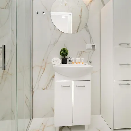 Apartment Elegant In The Centre Of By Renters *