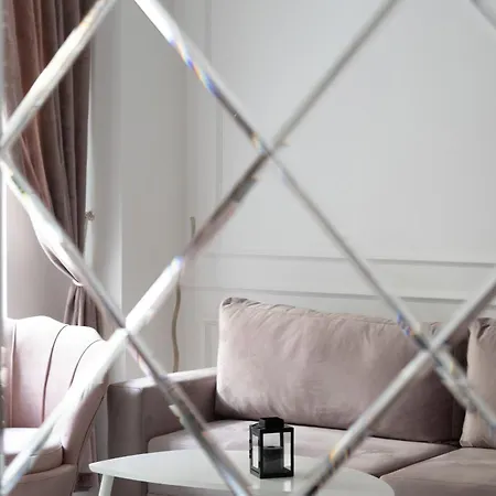 Elegant In The Centre Of By Renters Apartment *