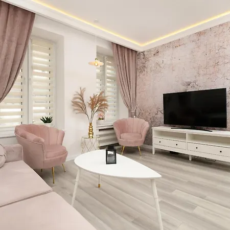 Apartment Elegant In The Centre Of By Renters *