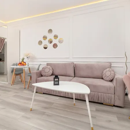 Elegant In The Centre Of By Renters Apartment