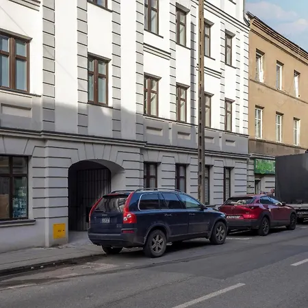 Elegant In The Centre Of By Renters Apartment